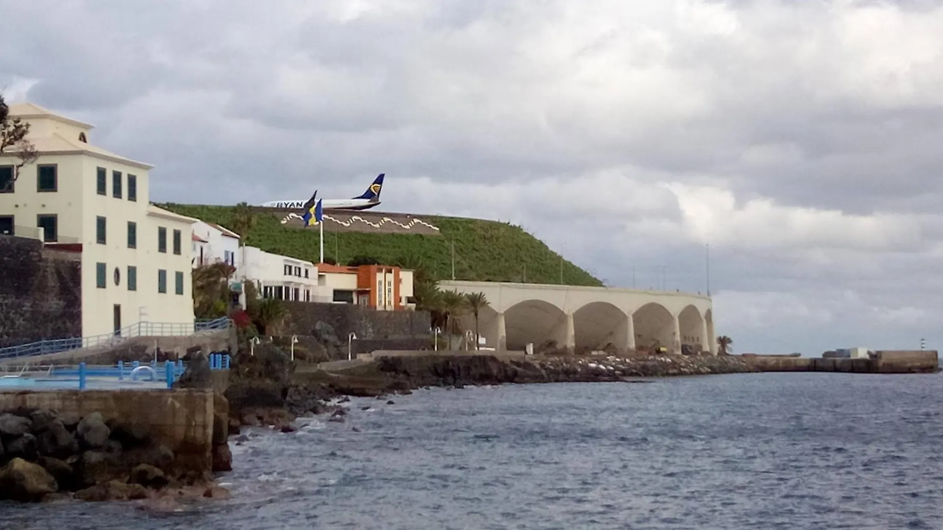 Costa Lodge Funchal Or Santa Cruz Airport The Same Price 0*, Santa Cruz (Madeira)